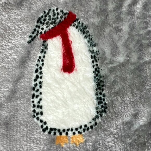 NWT! Wonderful Super Soft Penguin Sherpa Blanket - Picture 9 of 11